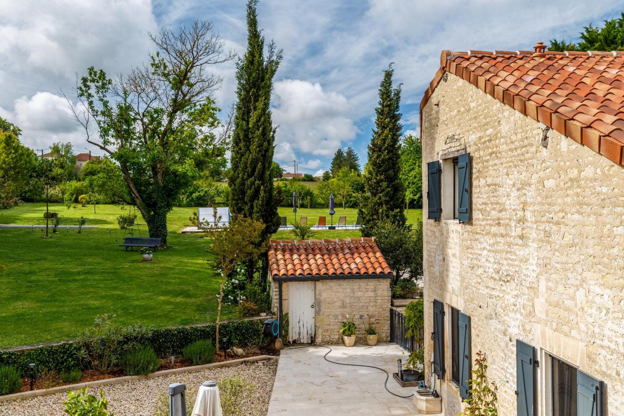 Au Clos Des Dely - Chambre D Hotes "Reference" Climatisee Mareuil  Exterior foto