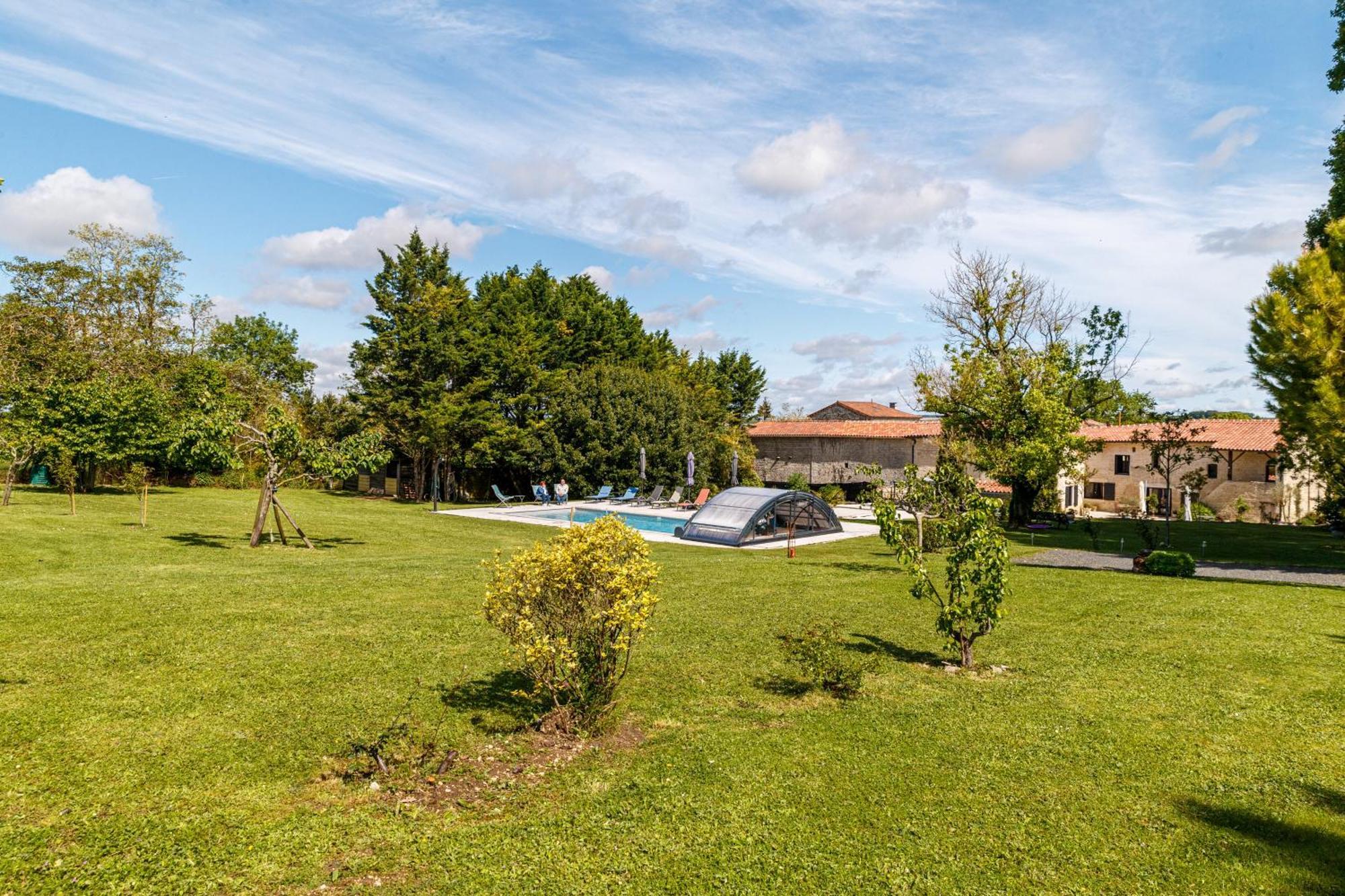 Au Clos Des Dely - Chambre D Hotes "Reference" Climatisee Mareuil  Exterior foto